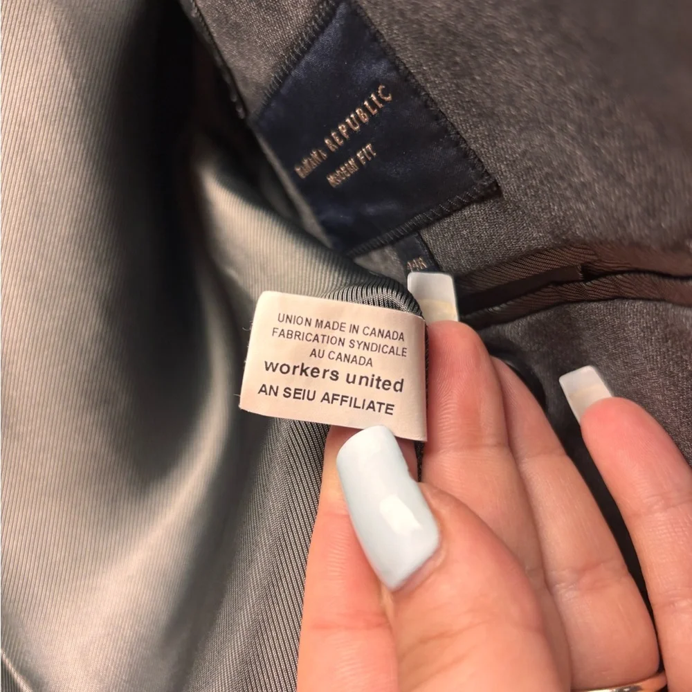 Banana Republic Modern Fit Men’s Suit Blazer – Gray (Size 44R) | Italian Fabric